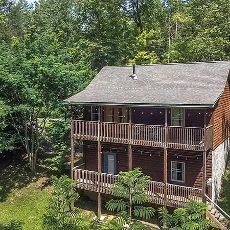 Smokey Mountain Retreat, Hot Tub, Game Room, Sleeps 8! Gatlinburg Exterior photo
