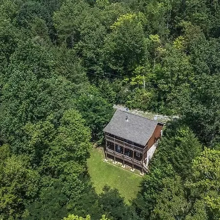 Smokey Mountain Retreat, Hot Tub, Game Room, Sleeps 8! Gatlinburg Exterior photo