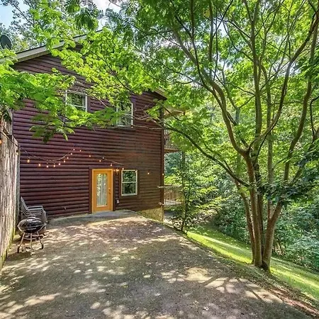 Smokey Mountain Retreat, Hot Tub, Game Room, Sleeps 8! Gatlinburg Exterior photo