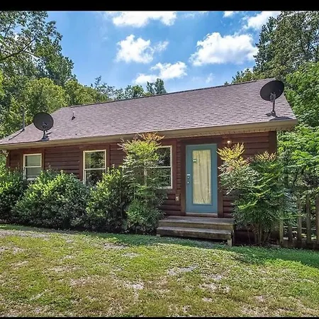 Smokey Mountain Retreat, Hot Tub, Game Room, Sleeps 8! Gatlinburg Exterior photo