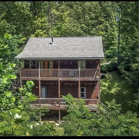 Smokey Mountain Retreat, Hot Tub, Game Room, Sleeps 8! Gatlinburg Exterior photo
