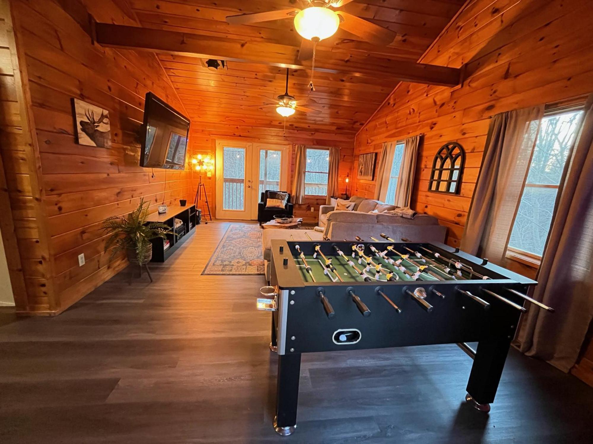 Holiday home Smokey Mountain Retreat, Hot Tub, Game Room, Sleeps 8! Gatlinburg