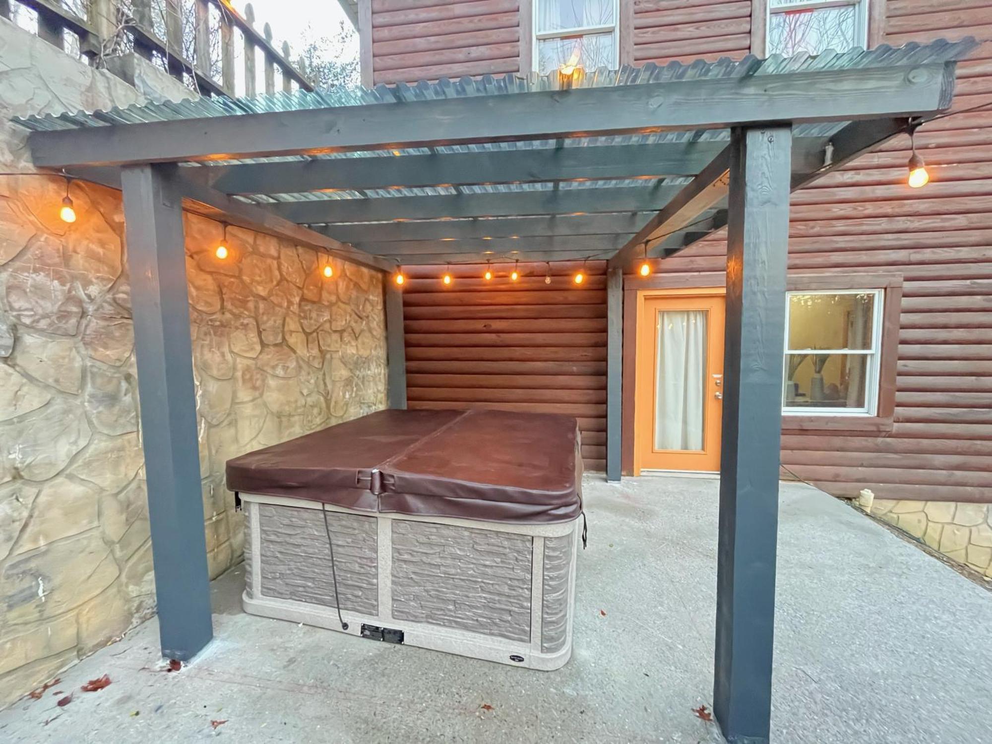 Holiday home Smokey Mountain Retreat, Hot Tub, Game Room, Sleeps 8!